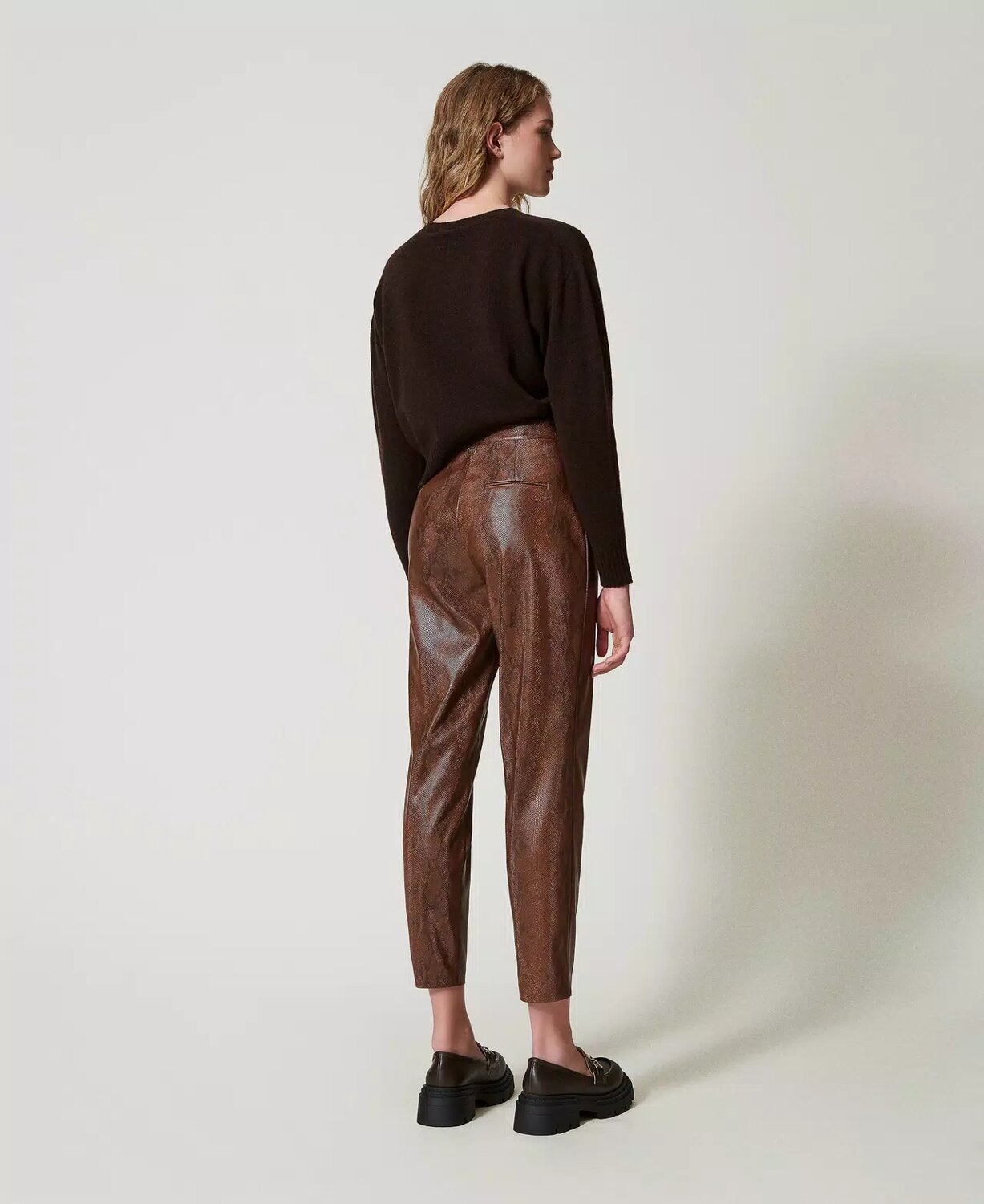 pantalone effetto pelle lizard twin set ai 24.25.
art.242tt2234 - immagine 3