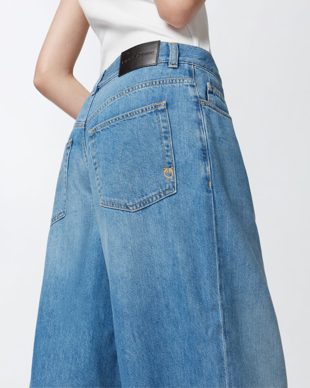 Jeans palazzo in denim chiaro Pinko pe 25. mod. lauryn
art. 104601 - immagine 4