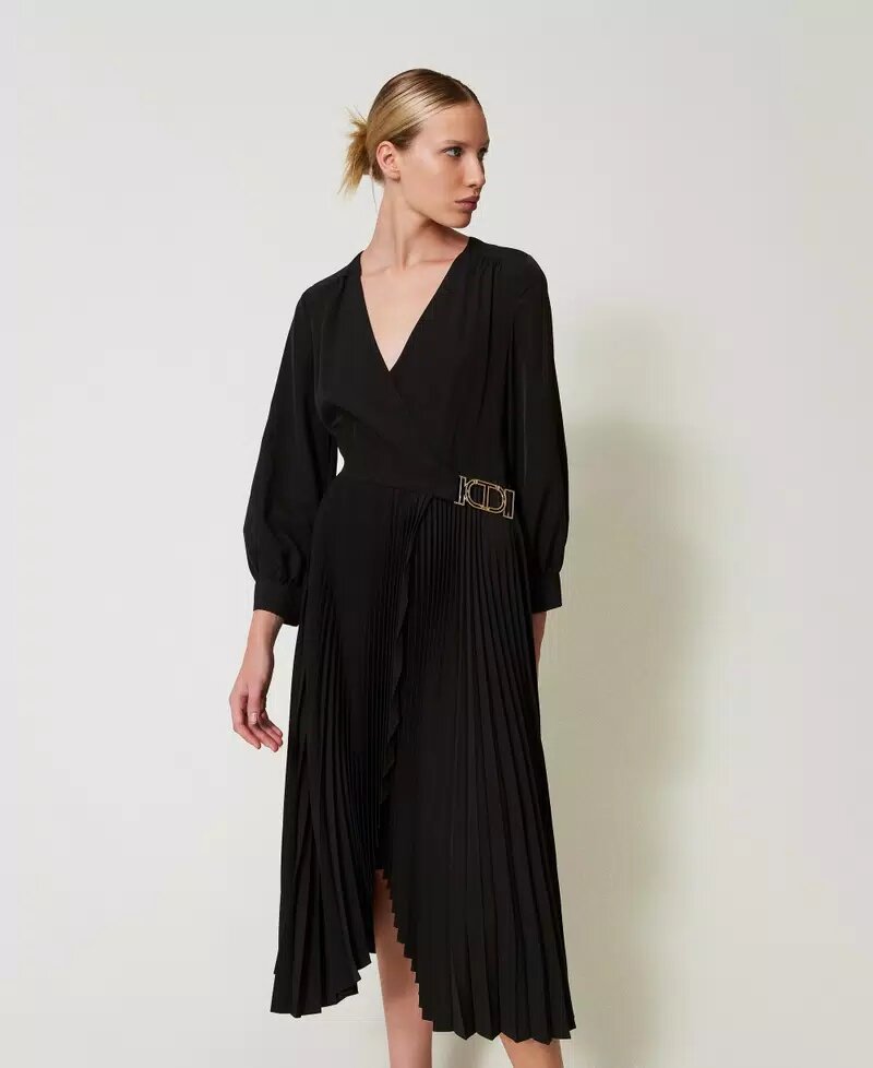 Abito longuette in crèpe de chine plissè twin set pe25
art. 251tp2420